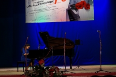 9. Пьеса для форотепиано. Исполняет Ажар Омарова.